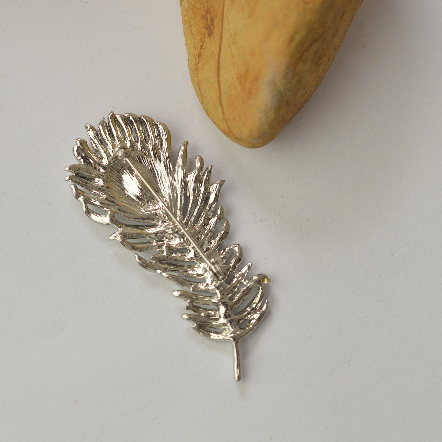 Retro Diamond Feather Brooch Corsage Pin for Women, valdore