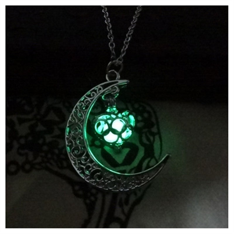 Glowing Pendant Silver Plated Chain Necklace, Valdore