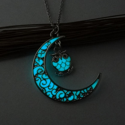 Glowing Pendant Silver Plated Chain Necklace, Valdore