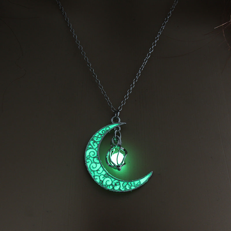 Glowing Pendant Silver Plated Chain Necklace, Valdore