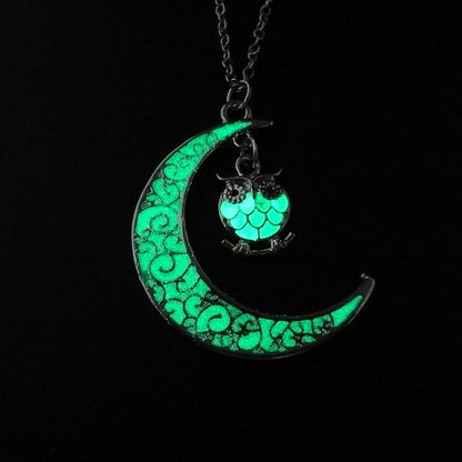 Glowing Pendant Silver Plated Chain Necklace, Valdore