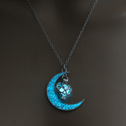 Glowing Pendant Silver Plated Chain Necklace, Valdore