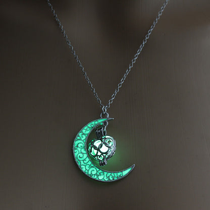 Glowing Pendant Silver Plated Chain Necklace, Valdore